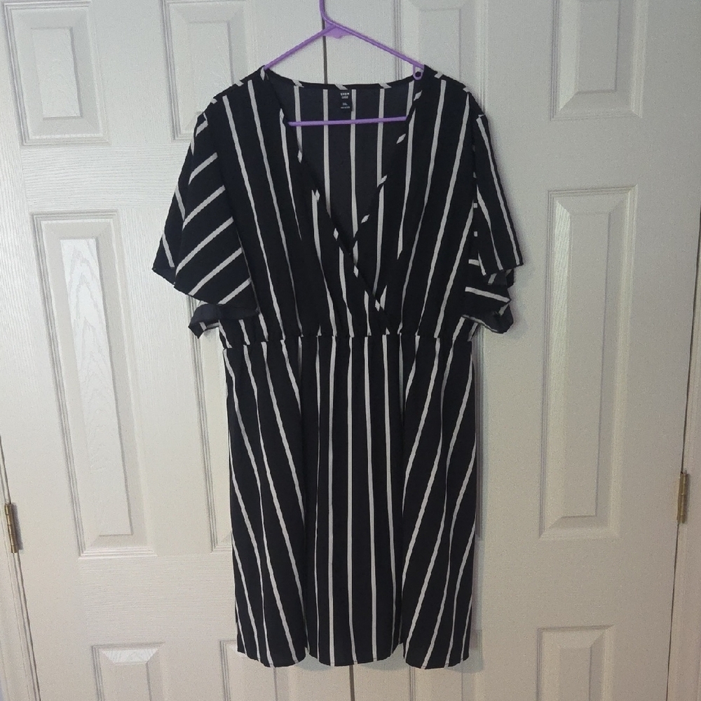 Black and White Dolman Sleeve Midi Sundress